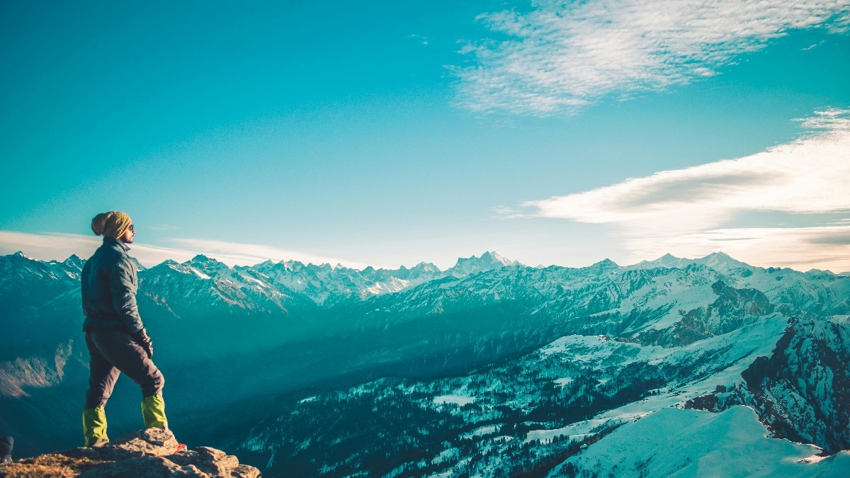 गाड़ी छोड़िए और पैदल चलकर देखिए मनाली का असली रूप (Photo: Pexels)