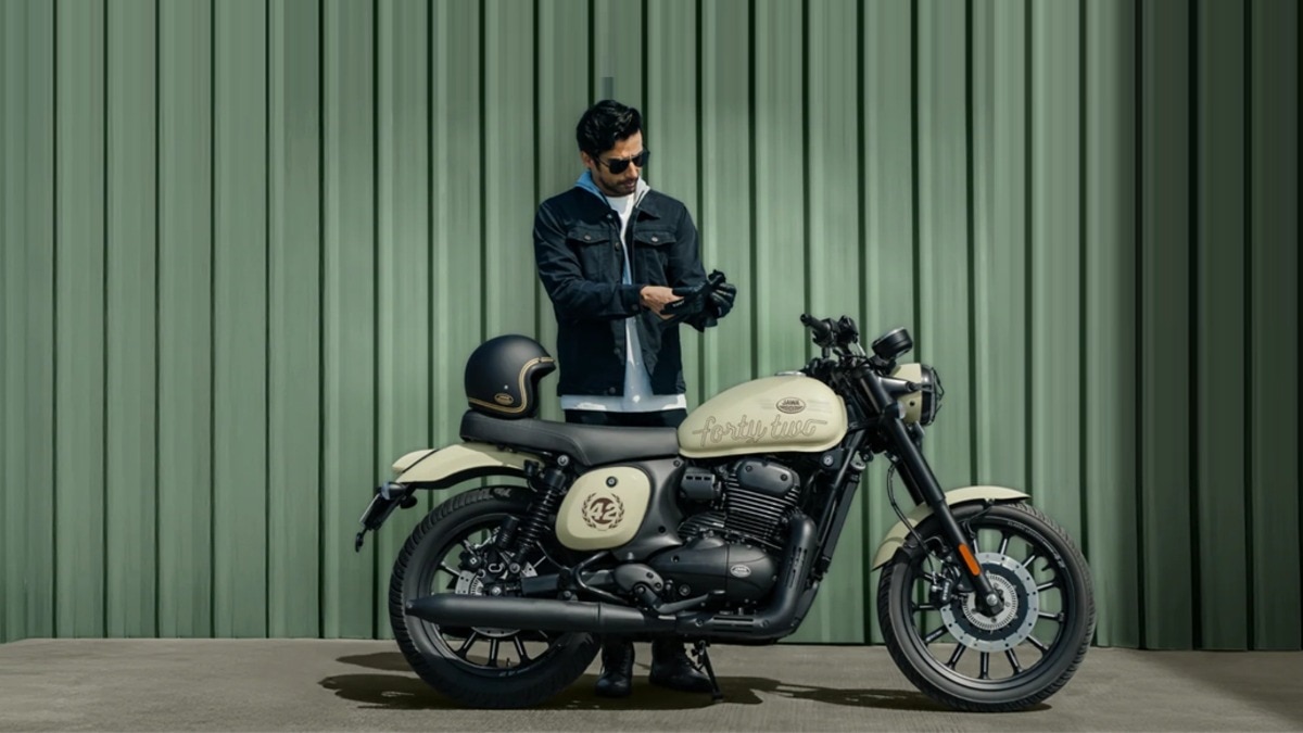 Jawa 42 में कंपनी ने कॉस्मेटिक बदलाव किए हैं. Photo: jawayezdimotorcycles.com
