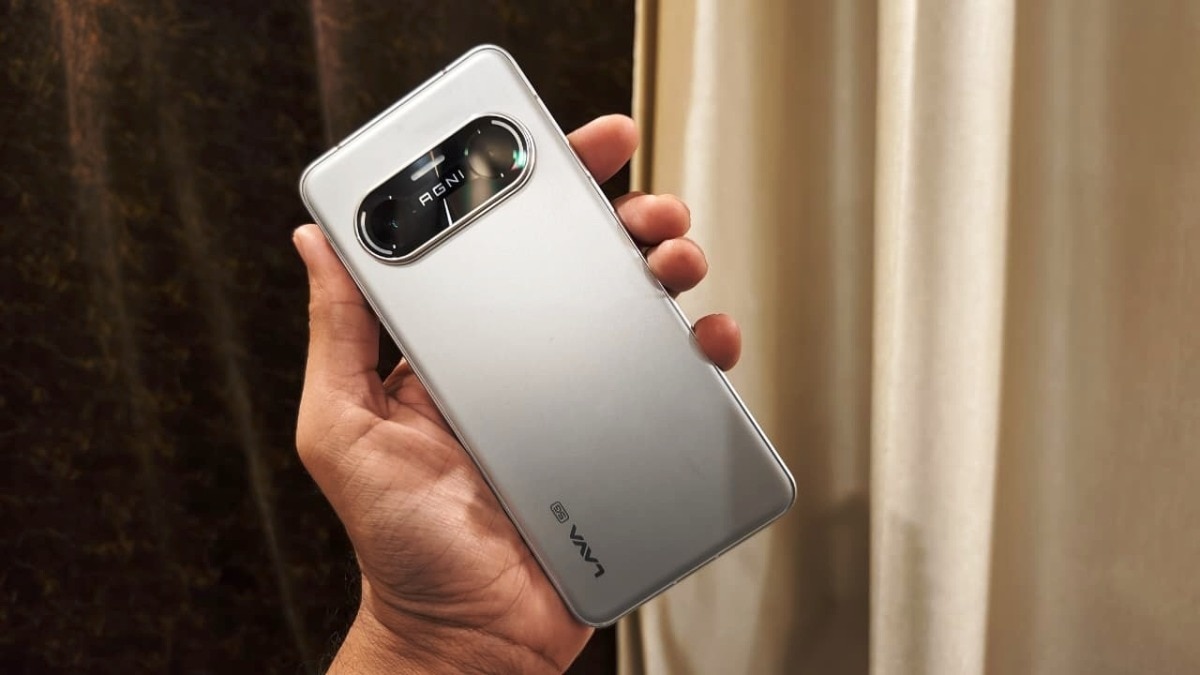 Lava Agni 4 में AMOLED डिस्प्ले और डुअल रियर कैमरा सेटअप मिलता है. (Photo: ITG)