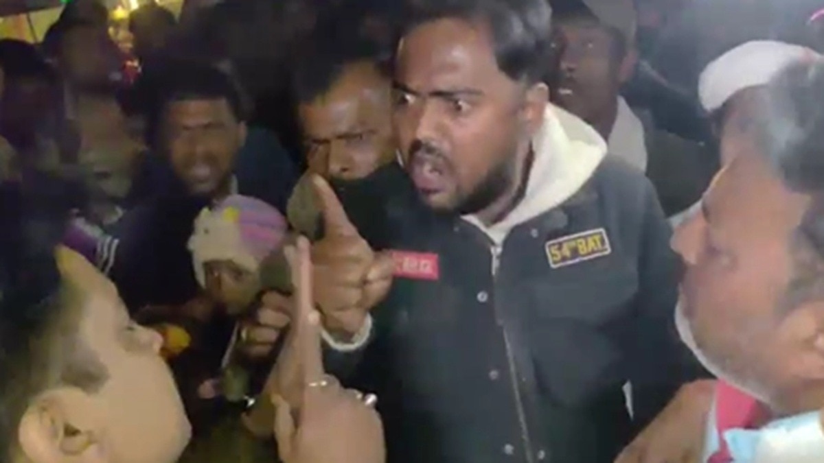 छत से फेंकी टाइल, युवक की मौत (Photo: itg)