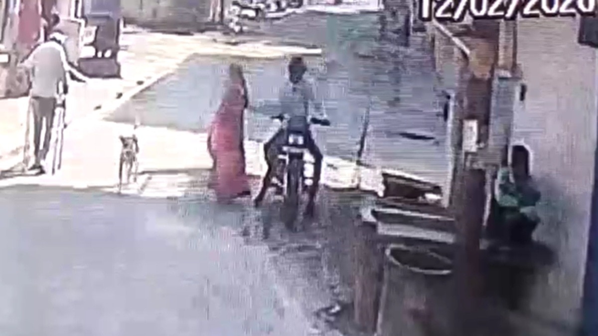 बुजुर्ग को बेवकूफ बनाकर लूट गया ठग (Photo: itg)