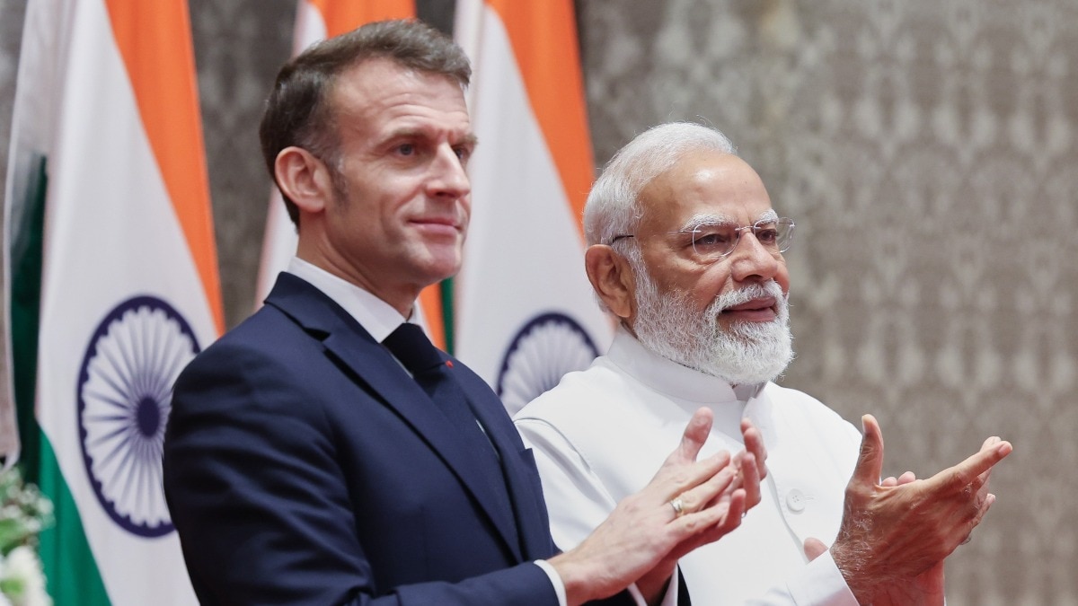 इंडिया-फ्रांस इनोवेशन फोरम में शामिल होने के लिए इमैनुएल मैक्रों मुंबई पहुंचे थे.