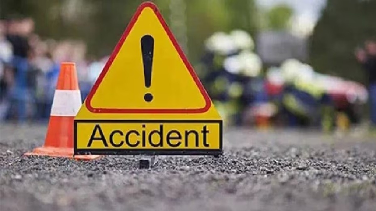 पिकअप से टकराई बोर्ड परीक्षा देने जा रहे छात्रों की बाइक, तीनों की हालत गंभीर (Photo: representational image)