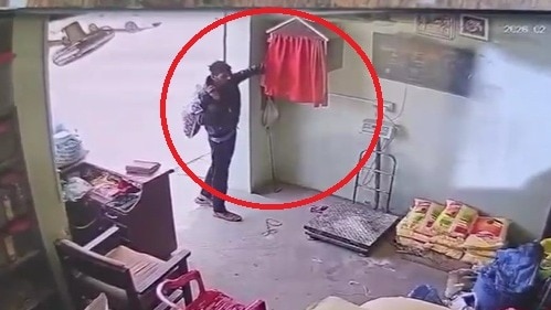 घटना CCTV में कैद.(Photo: Screengrab)