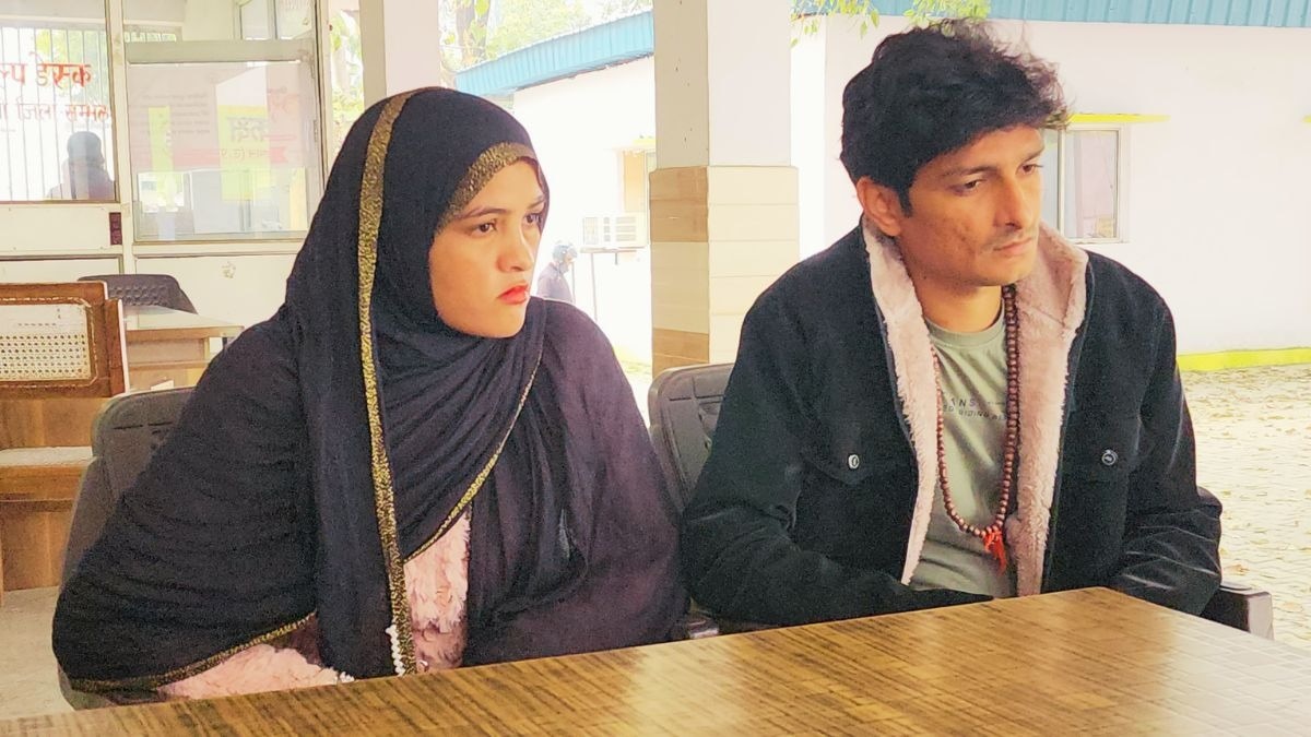 तमन्ना मलिक ने पति अमन त्यागी के साथ थाने पहुंचकर दर्ज कराया केस. (Photo: ITG)