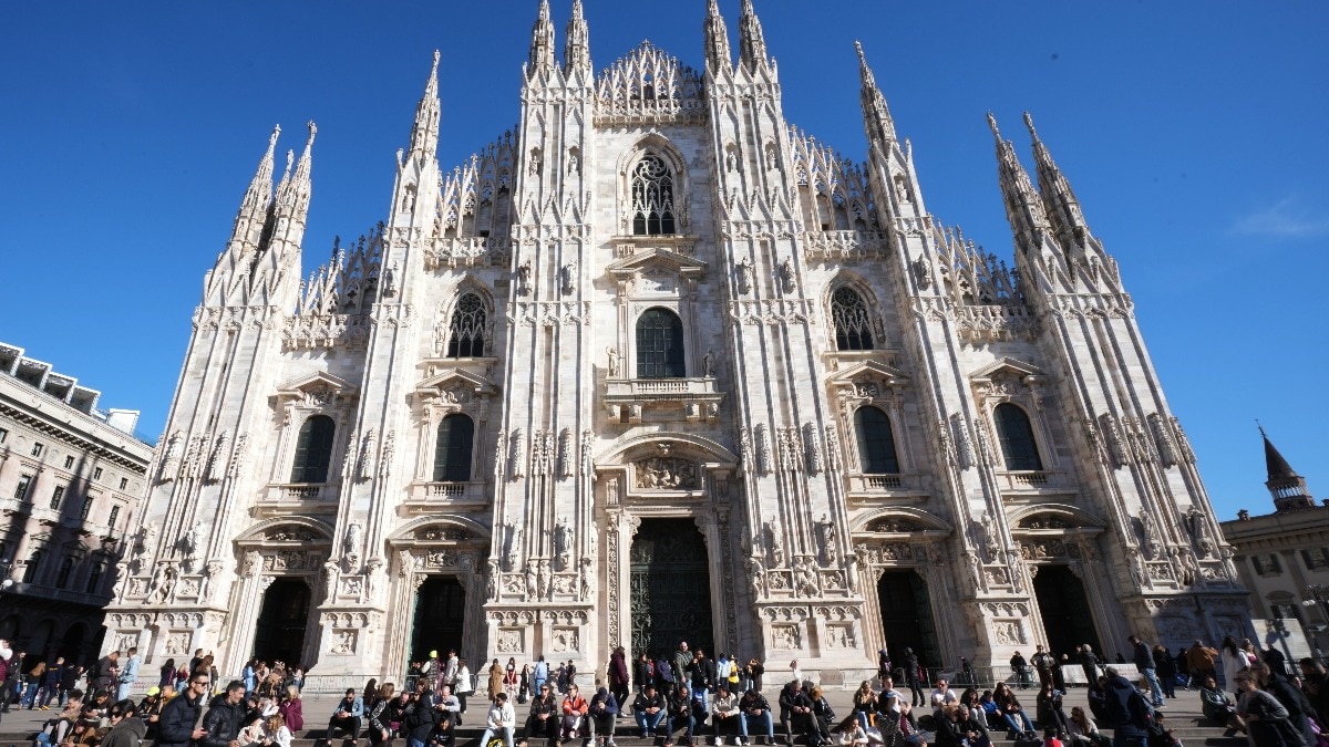 यहां मूर्तियों को गोद लेने आते हैं लोग... जानें क्या है ये ट्रेंड और क्यों शुरू हुआ