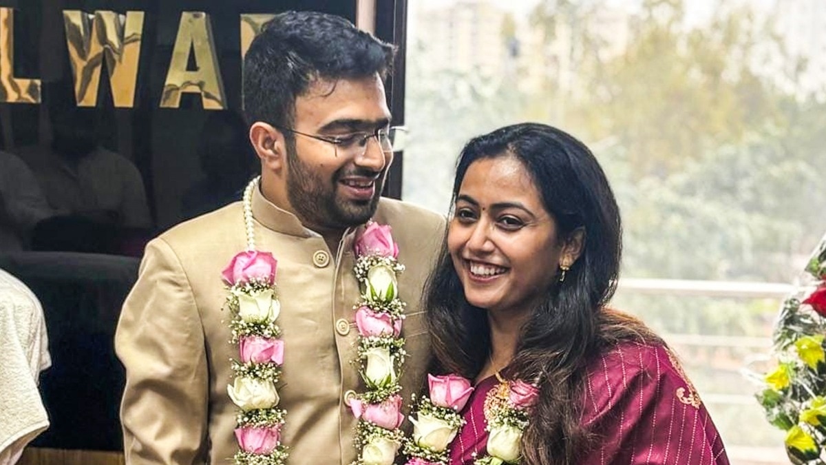 आईएएस माधव भारद्वाज और अदिति वासने ने कोर्ट मैरिज की (Photo: ITG)