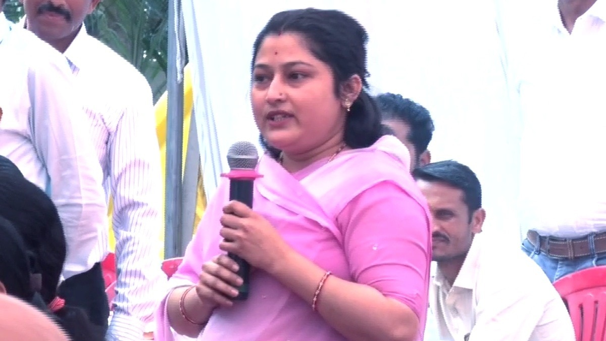 इंदौर में महापौर को महिला की दो-टूक.(Photo:Screengrab)