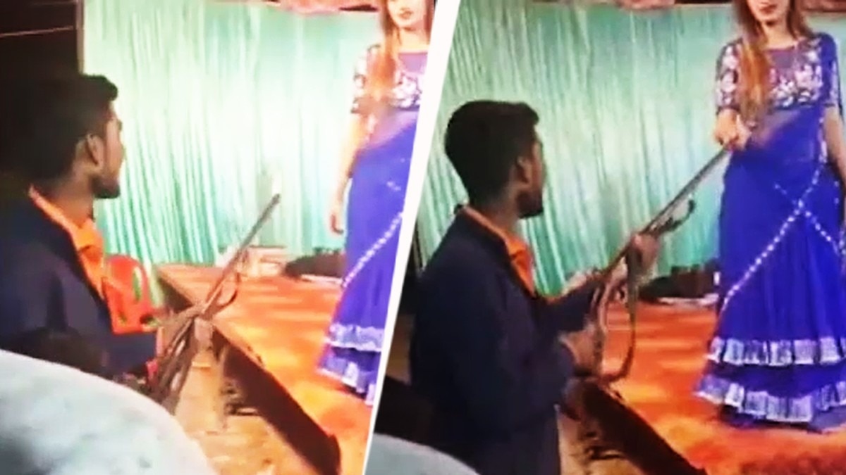 समारोह में खुलेआम बंदूक का प्रदर्शन (Photo: Screengrab)