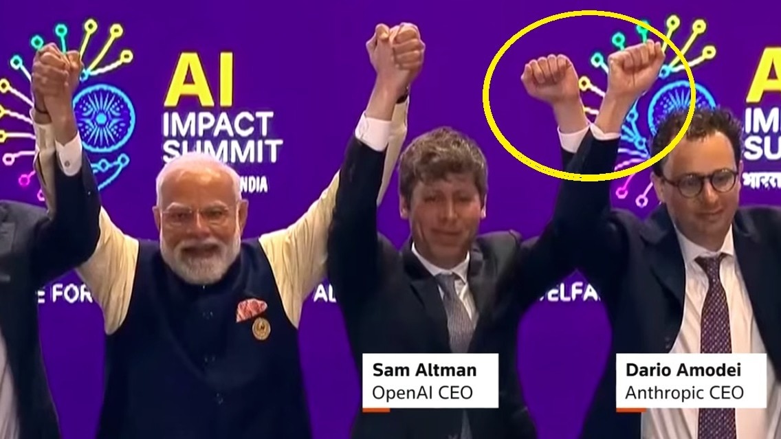 पीएम मोदी के साथ स्टेज पर सैम और डारियो के बीच दिखी अनबन!