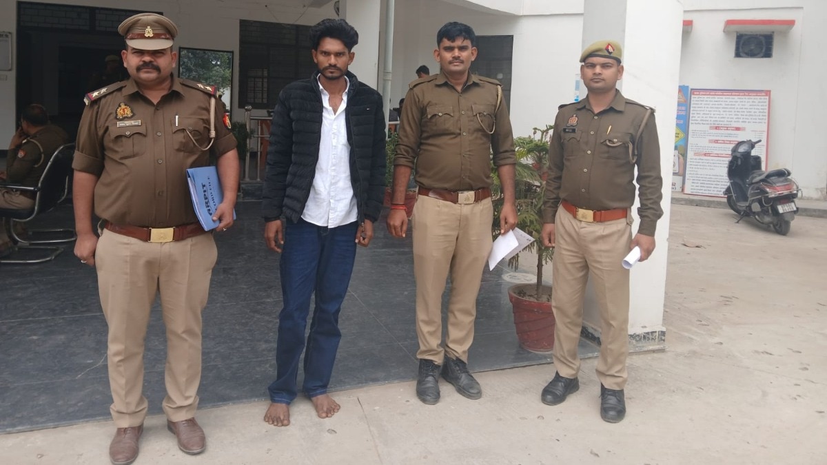 पुलिस की गिरफ्त में आरोपी.(Photo: Akhilesh Kumar/ITG)