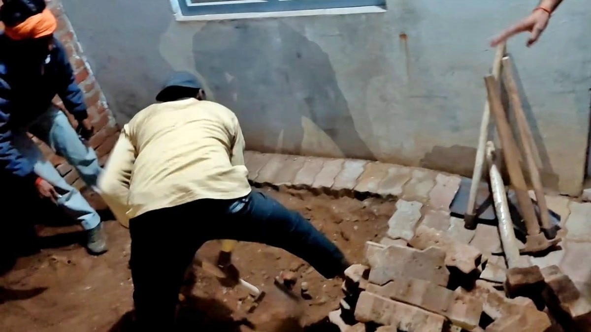 छोटे भाई की हत्या, लाश गड्ढे में दफन, 9 दिन खोजने का नाटक करता रहा