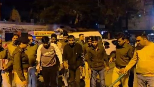 फायरिंग करने वाले आरोपी गिरफ्तार (Photo: Screengrab)