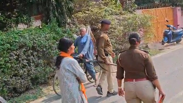  Wife killed her husband by pressing his genitals.