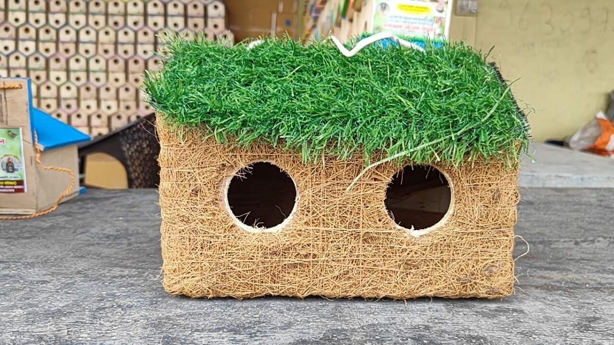 छत्तीसगढ़ के डिप्टी सीएम अरुण साव ने भी बांटे गौरैया के घर.(Photo:ITG)