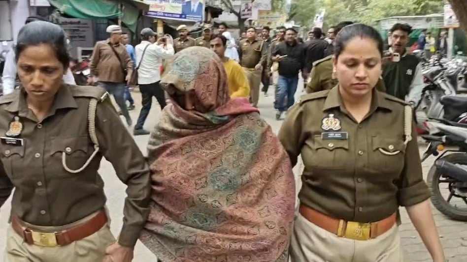 UP: बहुचर्चित पोर्नोग्राफी मामले में JE दोषी करार, कोर्ट ने पति-पत्नी को सुनाई फांसी की सजा - banda court sentenced je and wife death child pornography case lclcn - AajTak