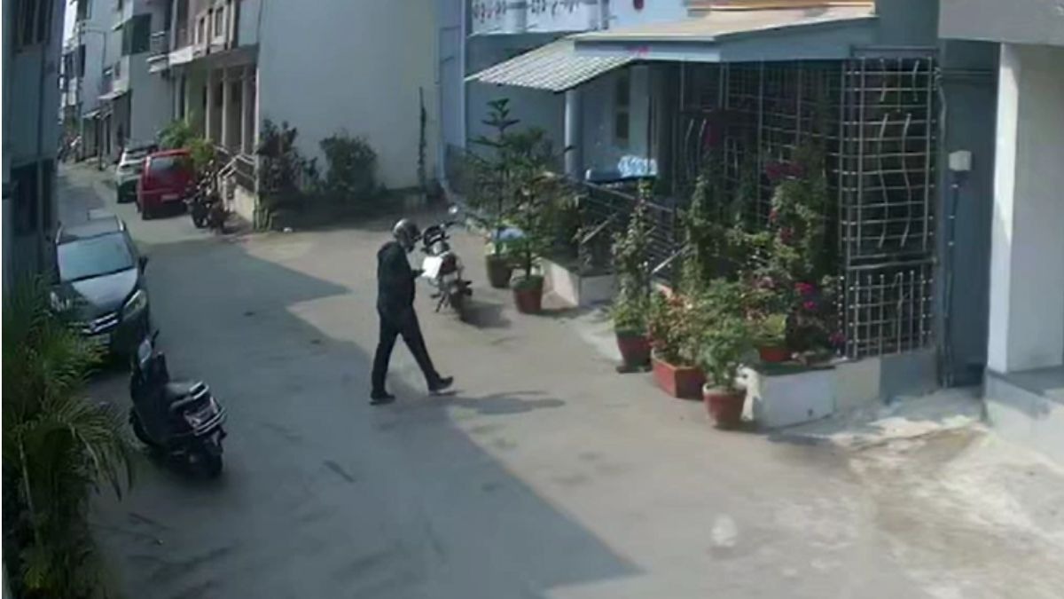 सीसीटीवी में कैद हुई घटना. (Photo: Screengrab)