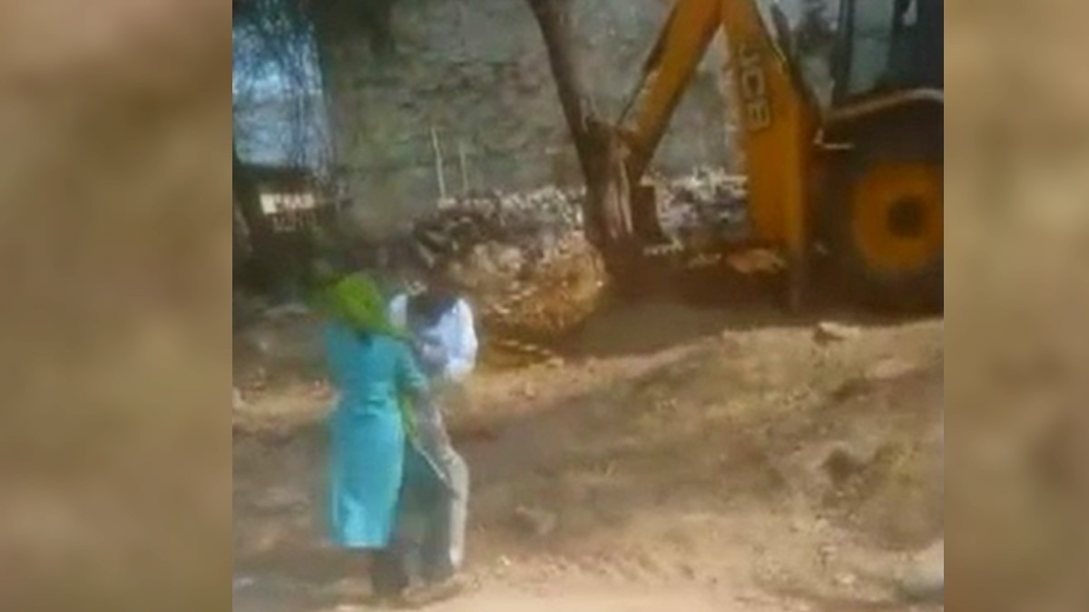 जमीन बचाने के लिए मासूम की बलि देने की कोशिश.(Photo:Screengrab)