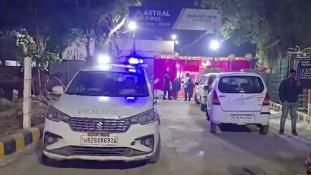 घटना के बाद पुलिस ने मौके पर पहुंचकर की जांच. (Photo: Screengrab)