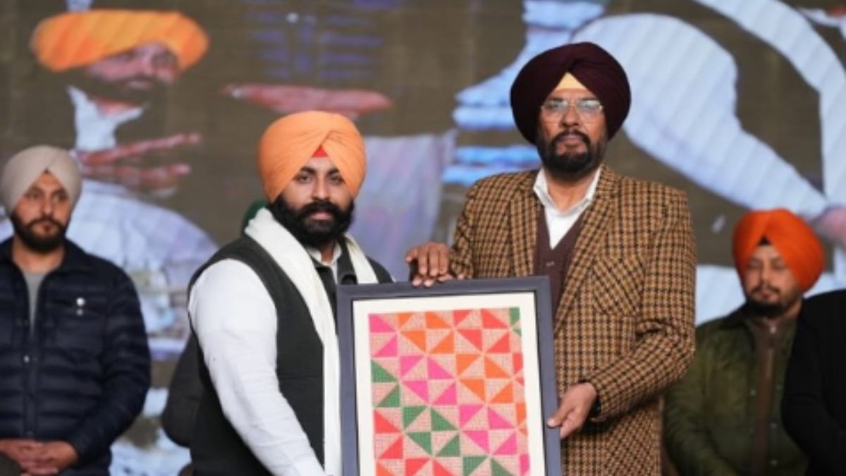 पंजाब के शिक्षा मंत्री हरजोत सिंह बैंस ने बताया कि सरकारी स्कूल के 300 से अधिक बच्चों ने पास की जेईई मेन्स की परीक्षा. (Photo: insta/@harjotsinghbains)