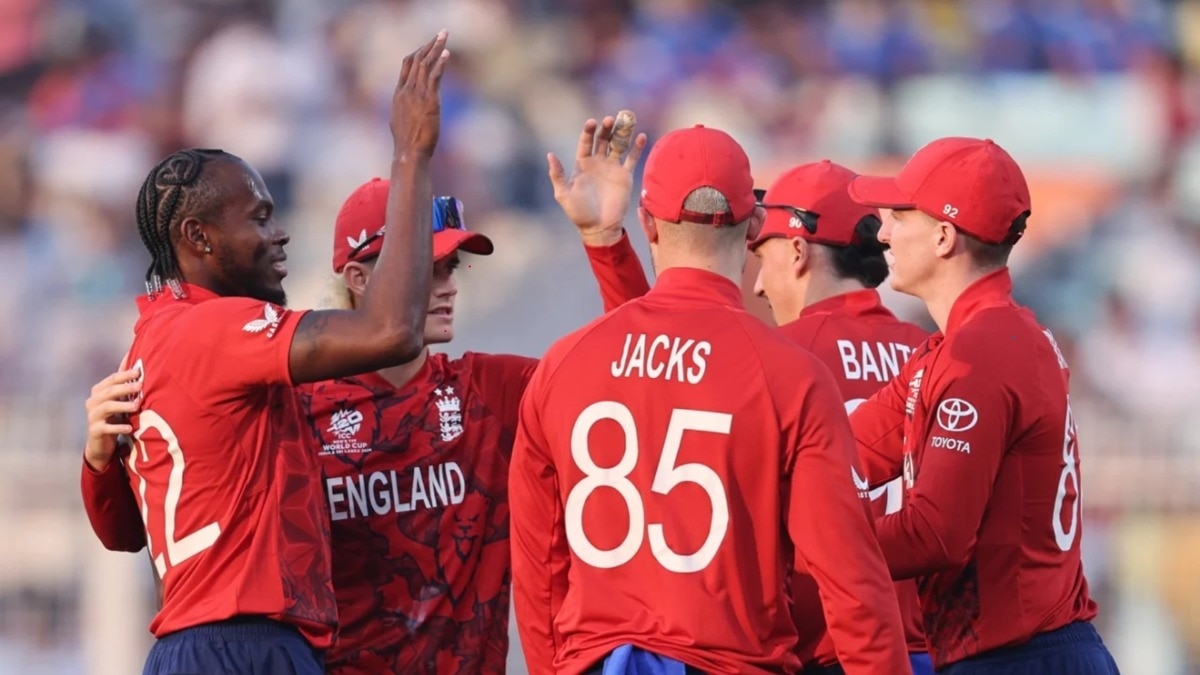 LIVE: श्रीलंकाई टीम का रनचेज जारी, इंग्लैंड ने दिया है ये टारगेट