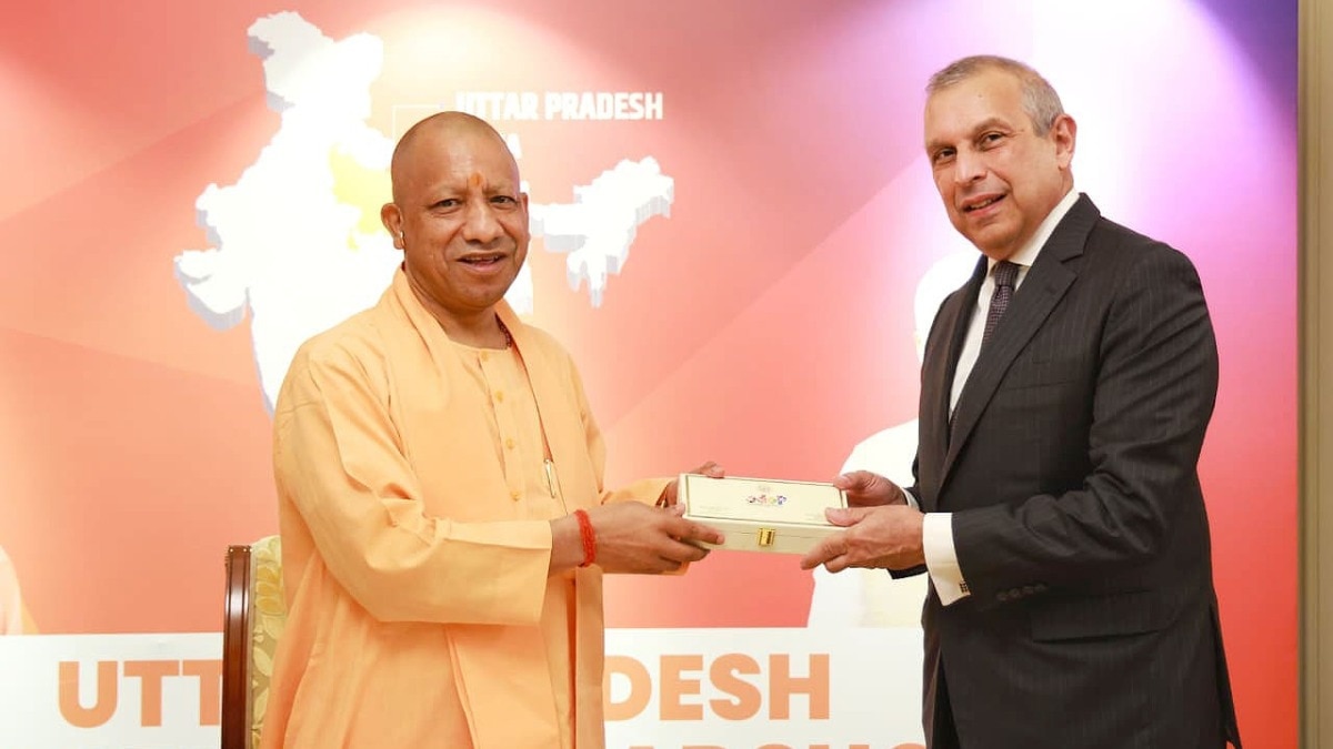 CM Yogi met Chairman of Temasem.