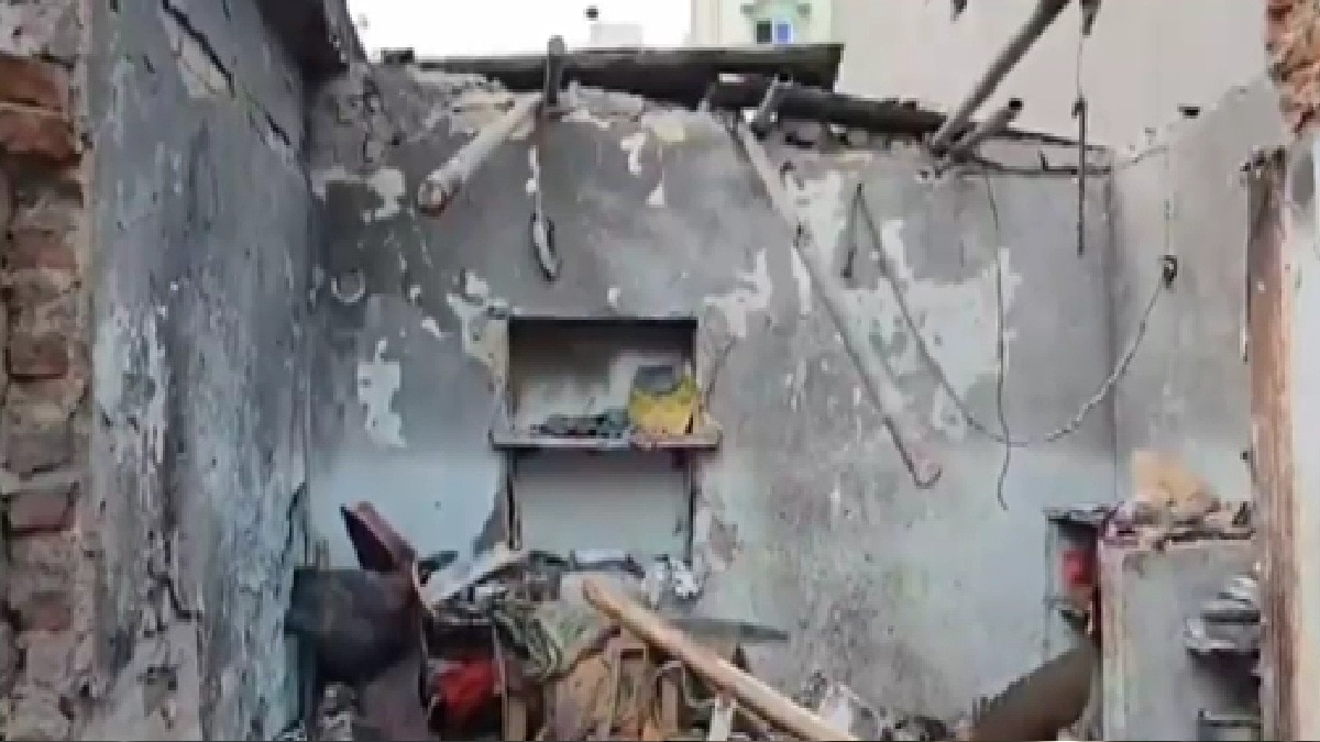 एकाएक फटा गैस सिलेंडर, भरभराकर ढह गया पूरा मकान (Photo: itg)