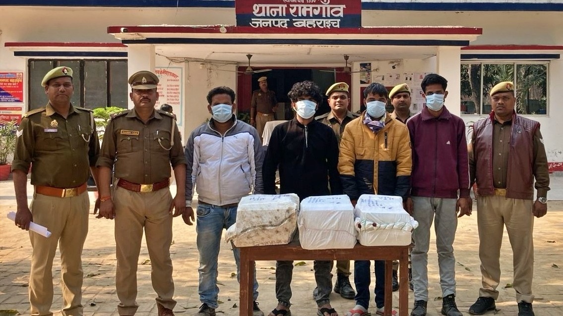 accused arrested for selling government books to scrap dealers in Bahraich (Photo- ITG)