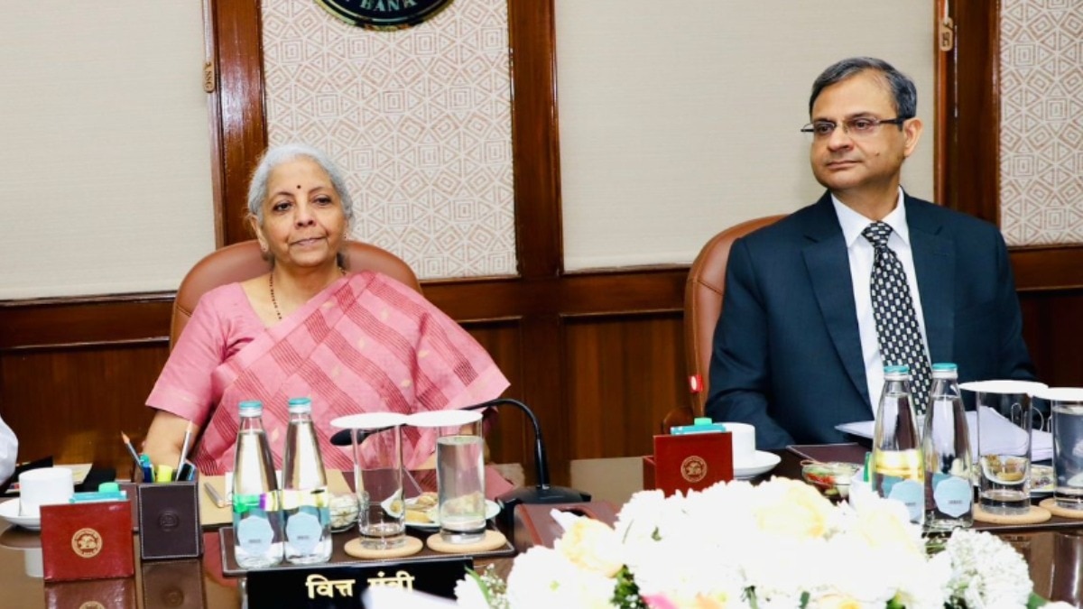 आरबीआई बोर्ड के साथ बैठक में वित्त मंत्री ने कई मुद्दों पर की बात. (Photo:X/@RBI)