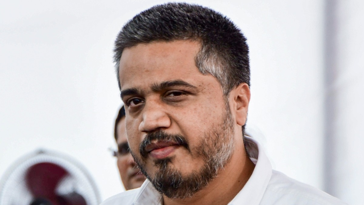 विधानसभा में अजित पवार को याद कर भावुक हुए रोहित (Photo: PTI)