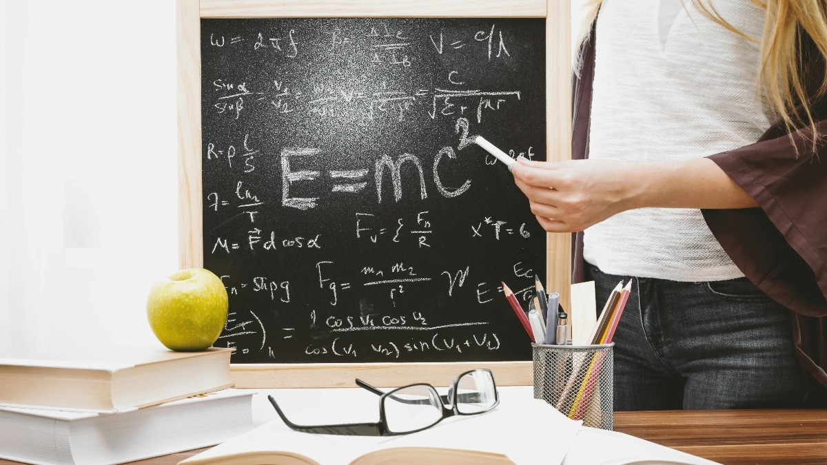 महिला टीचर पर बेघर स्टूडेंट ने लगाया यौन उत्पीड़न का आरोप (Representational Photo - Pexels)