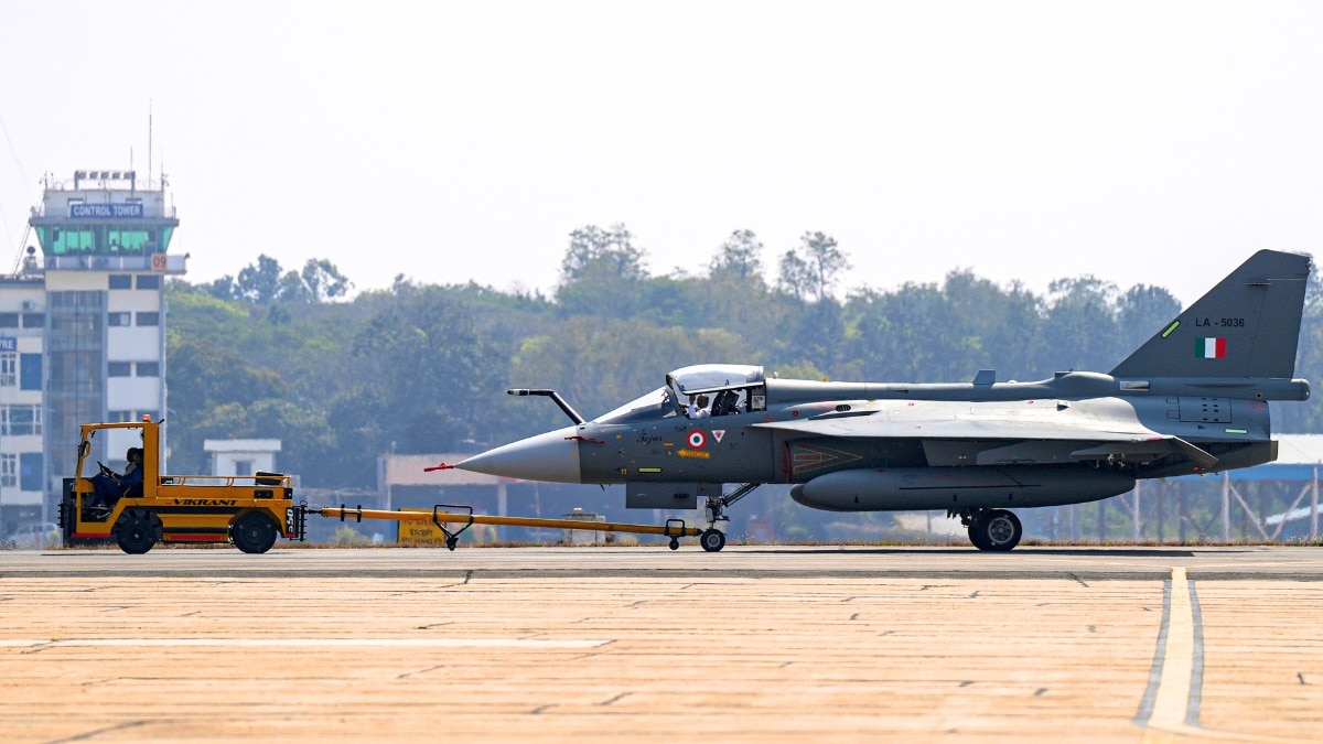 तेजस जेट के क्रैश होने की खबरों पर HAL ने किया खंडन (Photo: PTI) 