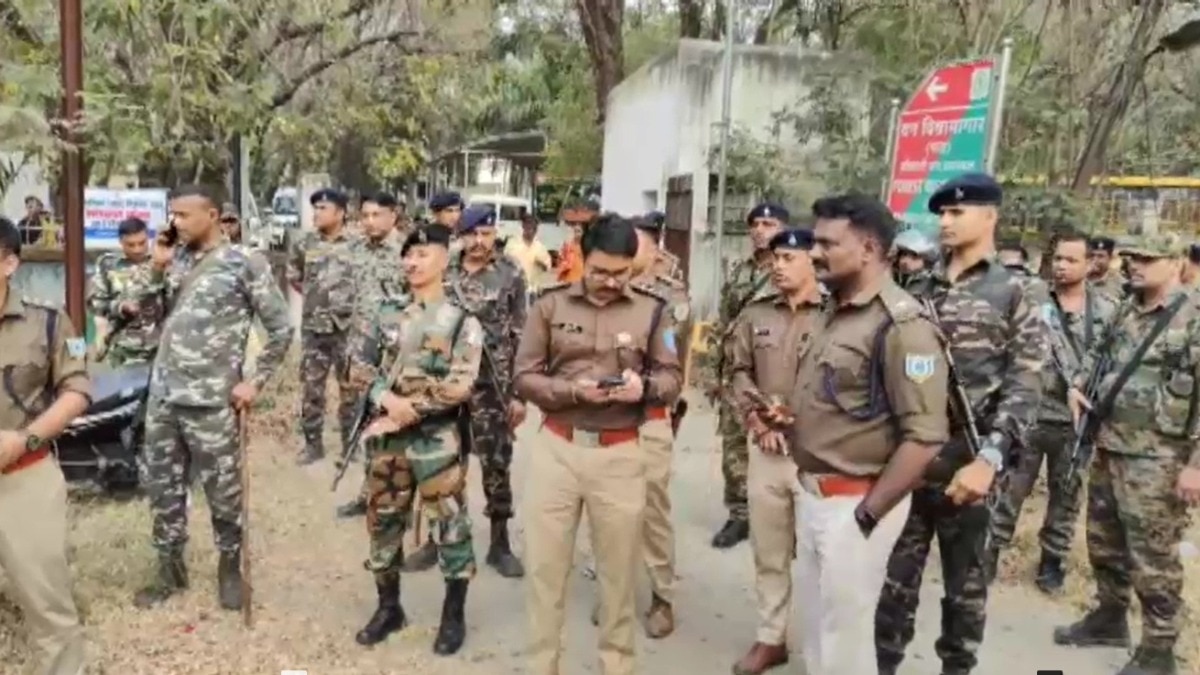 निकाय चुनाव के दौरान बोकारो में DSP पर हमला. (Photo: ITG)