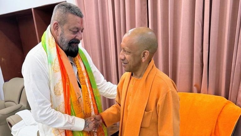 सीएम योगी से संजय दत्त ने क्या की बात? (PHOTO: Instagram @duttsanjay)