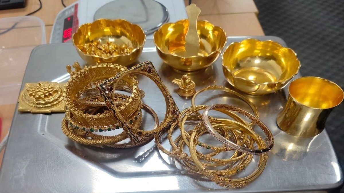 महिला के पास से 5 करोड़ का सोना-चांदी और घड़ी जब्त. (Photo: Screengrab) 