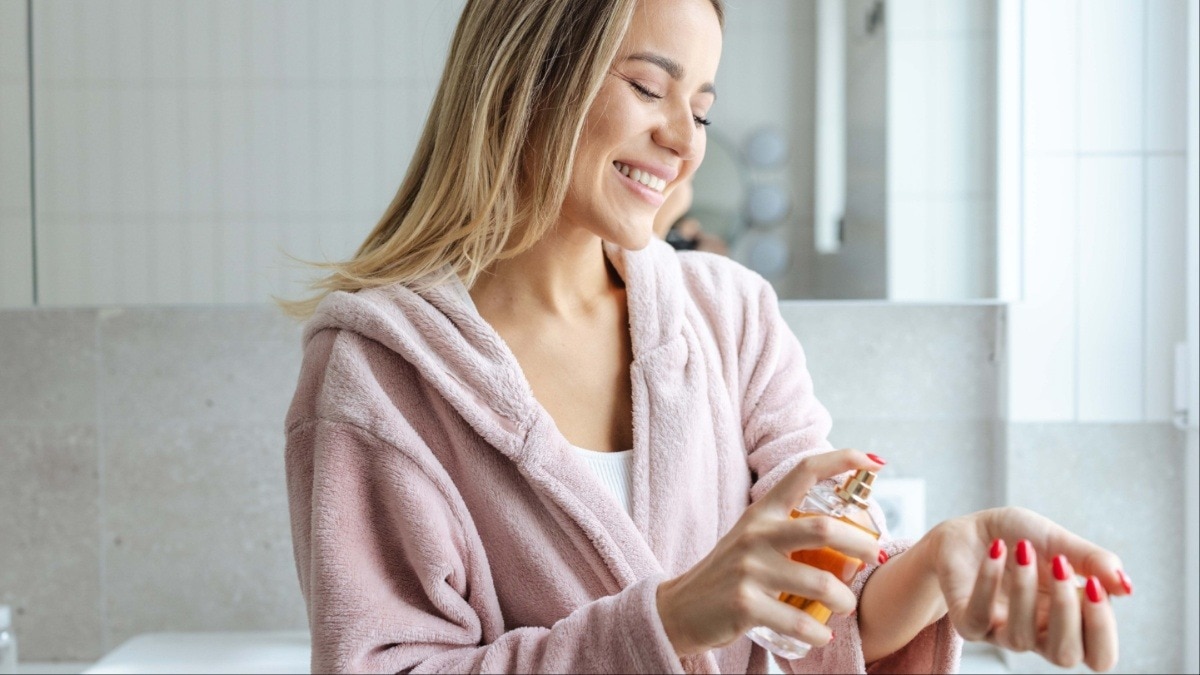 महंगे परफ्यूम में क्यों पैसा बर्बाद करना! जब घर पर आसानी से बना सकते हैं परफ्यूम (Photo- Getty Image)