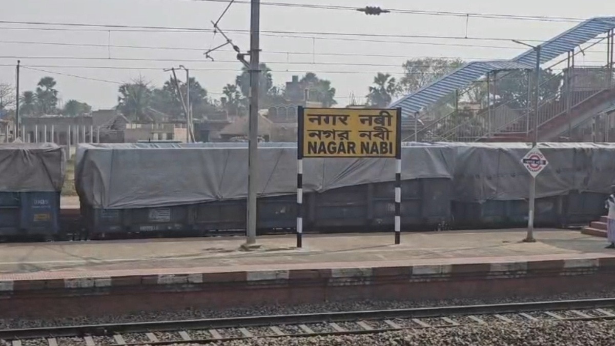 दूसरी पत्नी और बच्चे के साथ ट्रेन के आगे कूदा शख्स (Photo: itg)