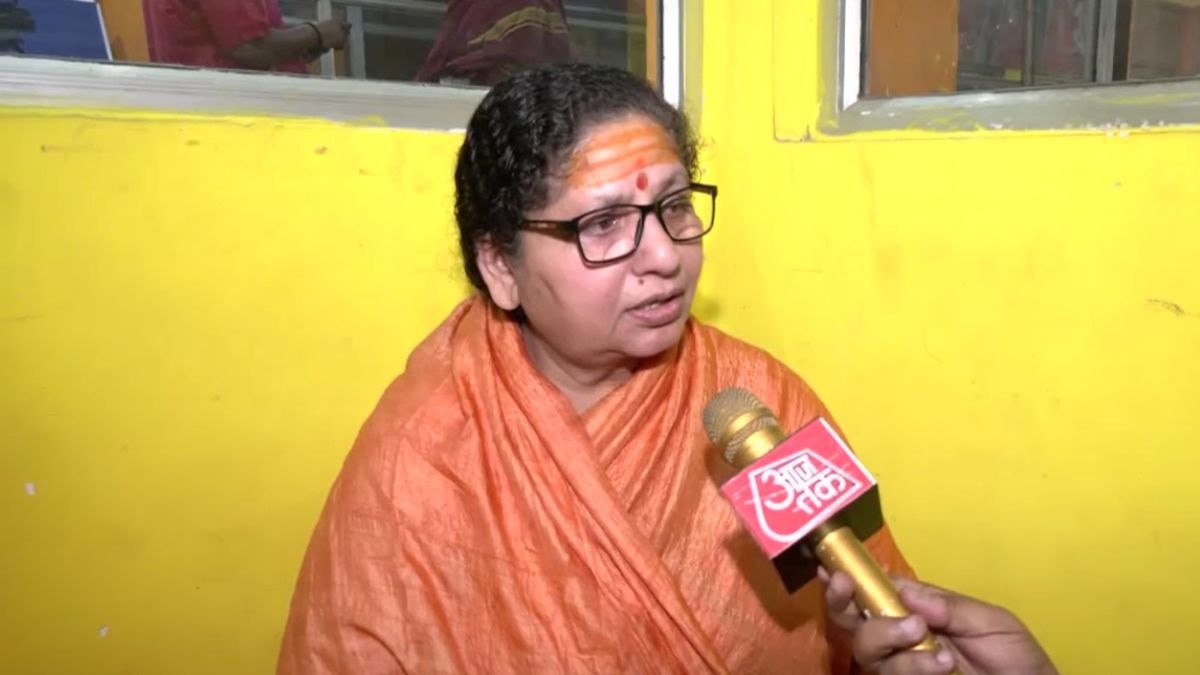 स्वामी स्वरूपानंद सरस्वती की शिष्या नील मणि शास्त्री ने मठ को लेकर बताई कई बातें. (Photo: Screengrab)