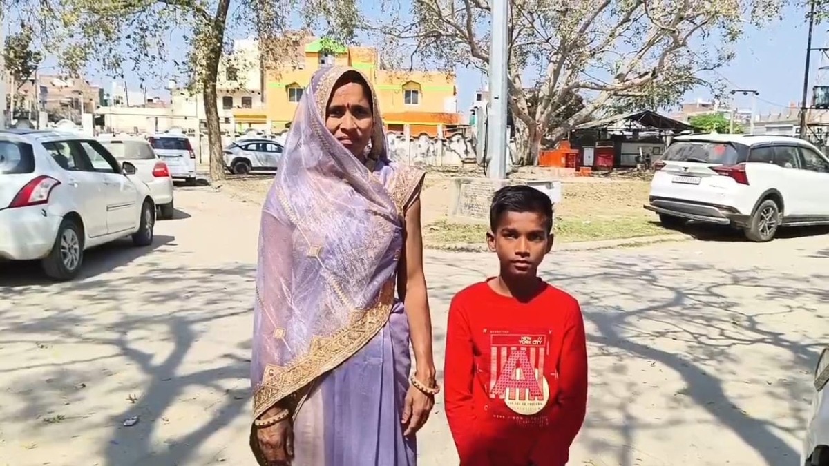 बच्चे को पकड़वाने की धमकी भी दी गई.(Photo: Akhilesh Kumar/ITG)