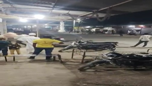 गांव में भारी पुलिस बल तैनात.(Photo: Screengrab)