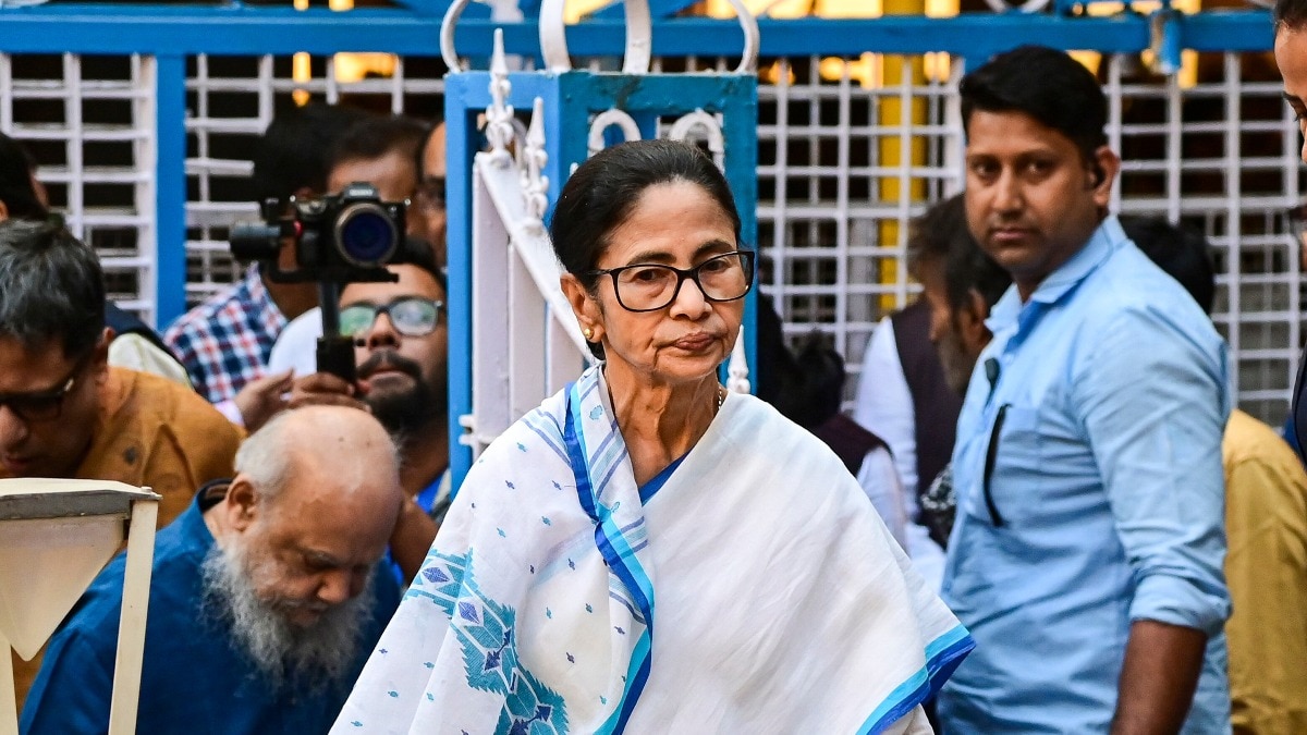 ममता बनर्जी की सीट भवानीपुर में पिछले कुल साल में बीजेपी का ग्राफ बढ़ा है. (Photo: PTI)