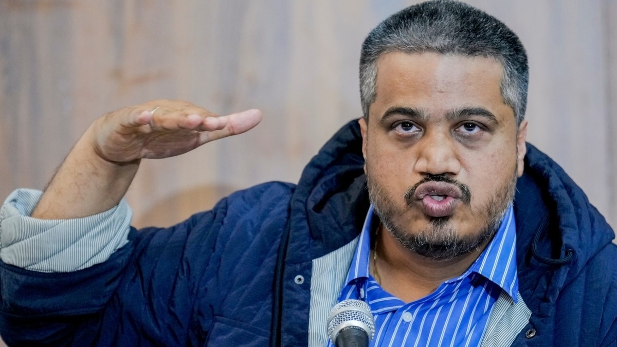 विमान क्रैश को लेकर रोहित पवार का धरना (Photo: PTI)