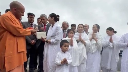 जापान में साध्वी ने सीएम योगी को जो मूर्ति गिफ्ट में दी उसका खास है महत्व