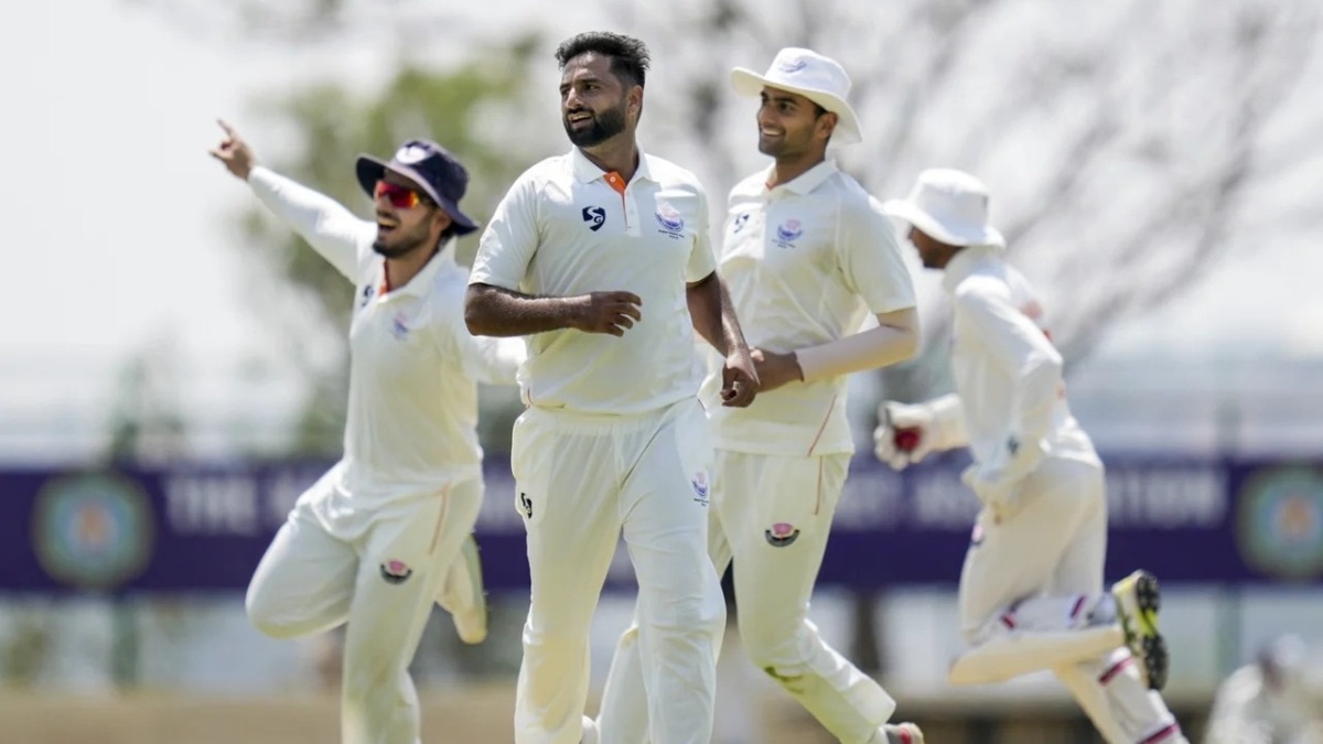 कहर बरपा रहा ये कश्मीरी गेंदबाज, राहुल भी टिक नहीं पाए, VIDEO