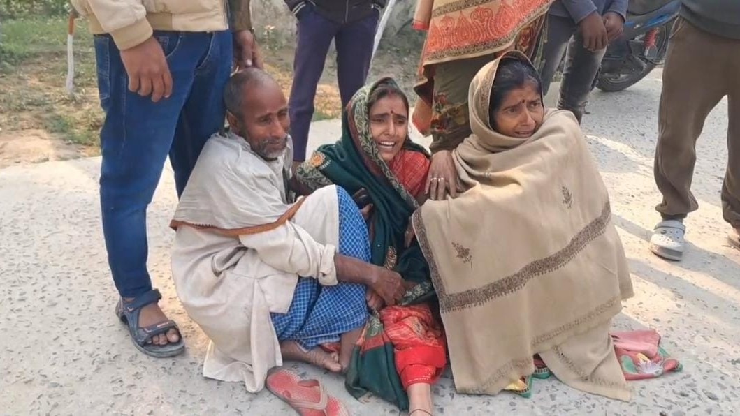 परिजनों का रो-रोकर बुरा हाल है.(Photo: Abhishek Pandey/ITG)