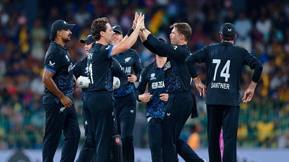 New Zealand's Matt Henry (C) celebrates with his teammates in this frame.