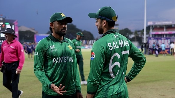 बाबर आजम और पाकिस्तानी कप्तान सलमान आगा (Photo: ITG)