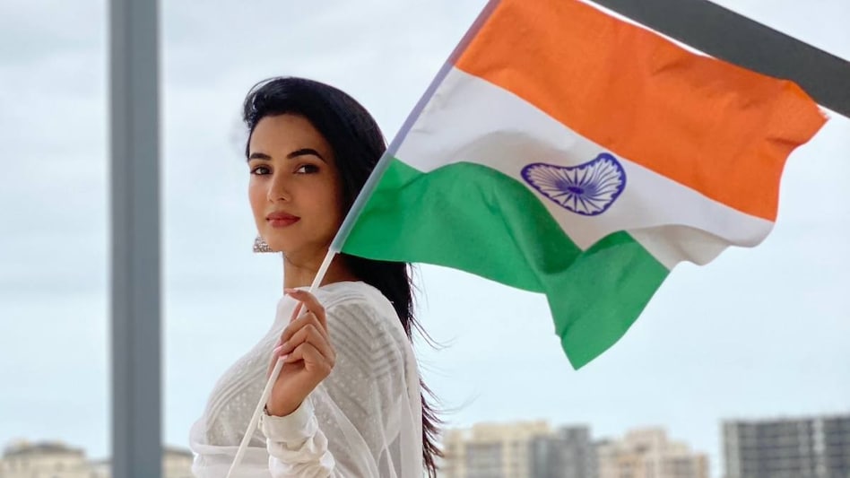 एक्ट्रेस सोनल चौहान दुबई में फंंसी (Photo: X/@sonalchauhan7)
