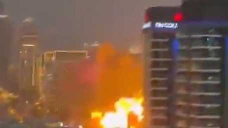 दुबई के मशहूर पाम जुमेराह इलाके में जोरदार धमाके का वीडियो वायरल हो रहा है.  ( Photo: X/ @yarotrof)