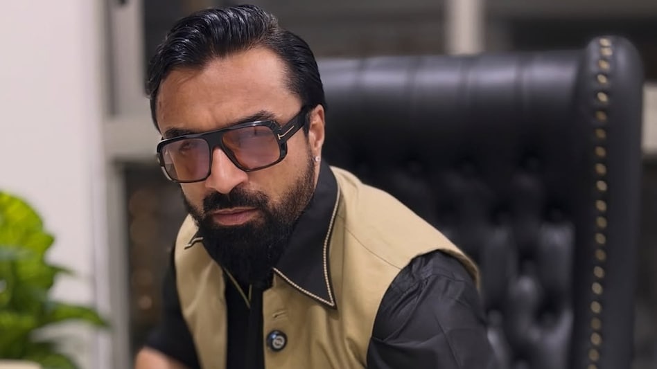 ईरान पर हुए हमले पर बोले एजाज खान (Photo: Instagram @imajazkhan) ईरान पर हुए हमले पर बोले एजाज खान (Photo: Instagram @imajazkhan)